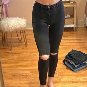 Zara Black Skinny Jeans with Ripped Knee and High Rise
